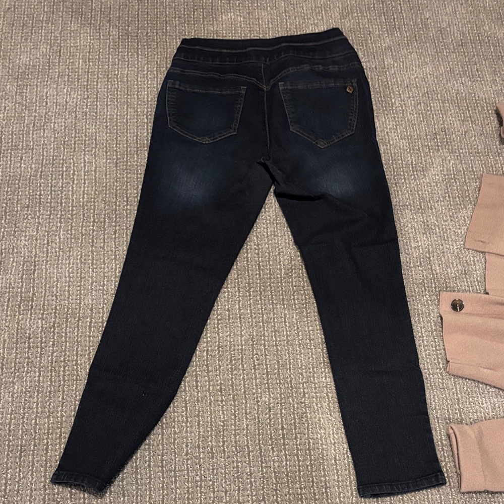 Democracy Dark Wash Women’s Skinny Jeans with elastic waist- Navy Blue - Picture 5 of 5